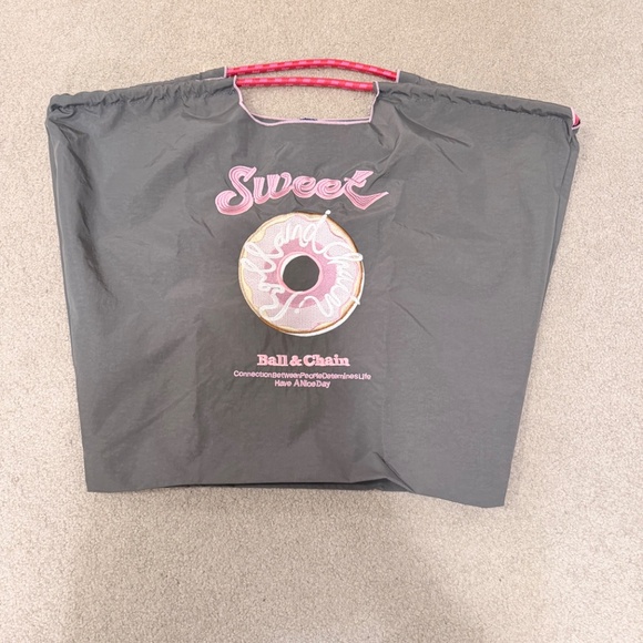 Ball&Chain Large Tote bag - Picture 7 of 8